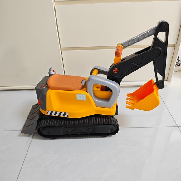 Kids Ride-On Excavator with Working Arm - Picture 3 of 4